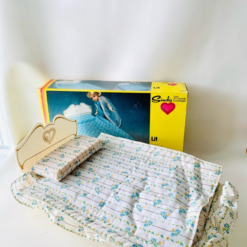 Vintage Sindy Doll Bed
